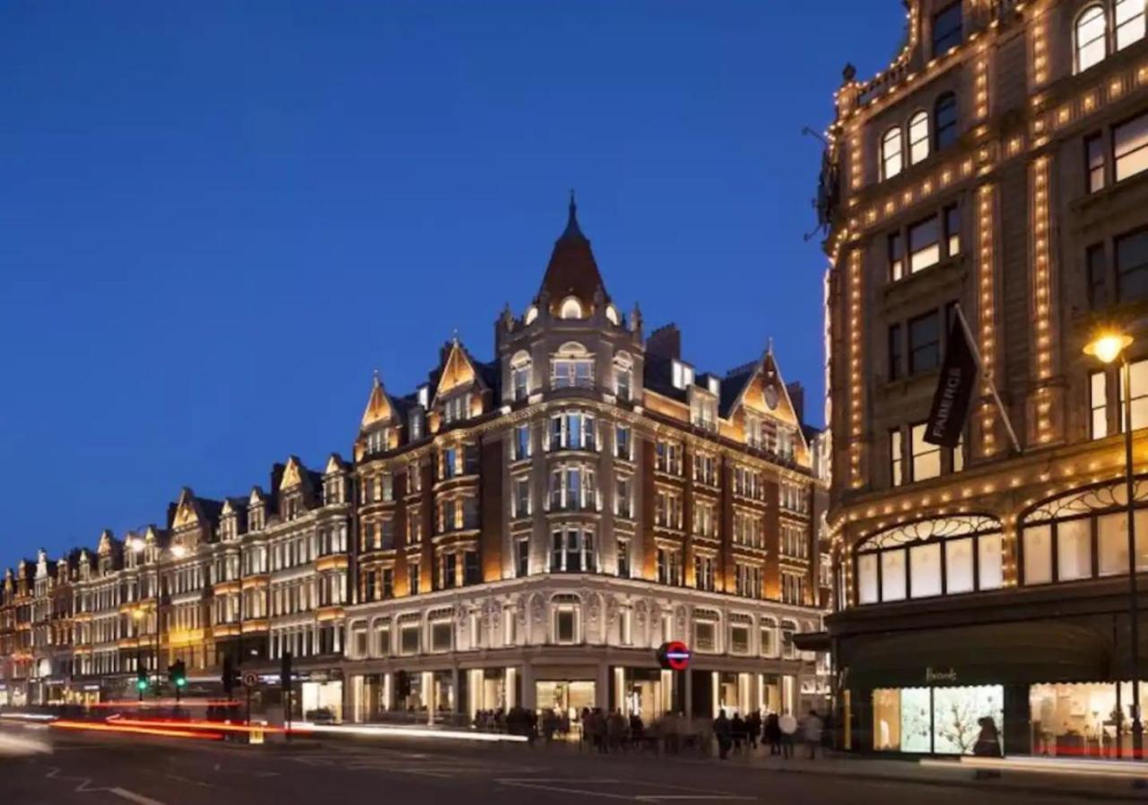 Modern Knightsbridge Apartment With Balcony Overlooking Harrods Prime Location 런던 외부 사진