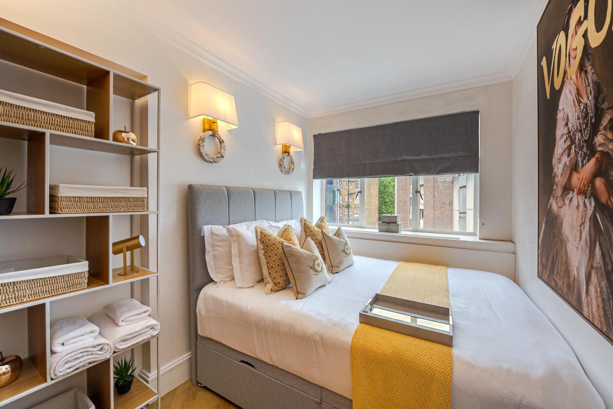 Modern Knightsbridge Apartment With Balcony Overlooking Harrods Prime Location 런던 외부 사진