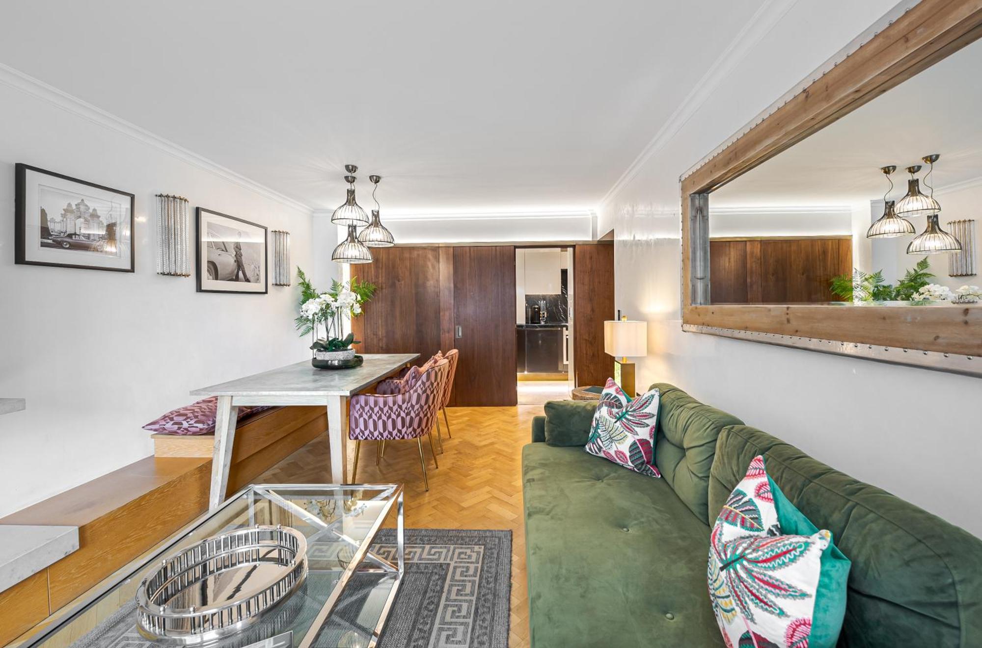 Modern Knightsbridge Apartment With Balcony Overlooking Harrods Prime Location 런던 외부 사진