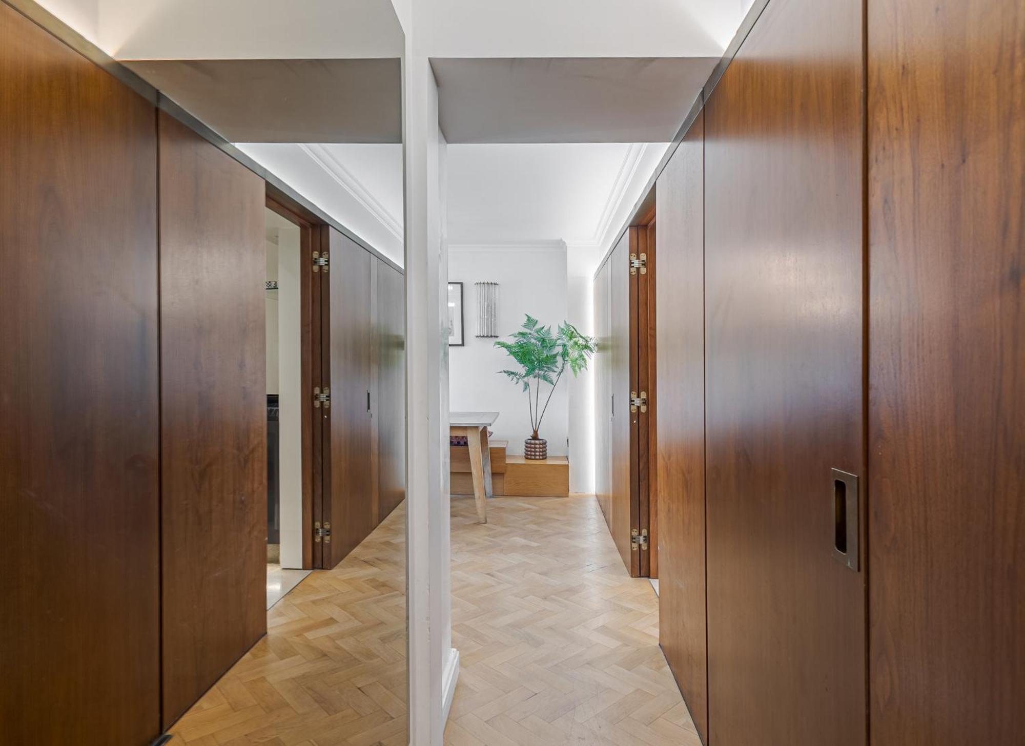 Modern Knightsbridge Apartment With Balcony Overlooking Harrods Prime Location 런던 외부 사진