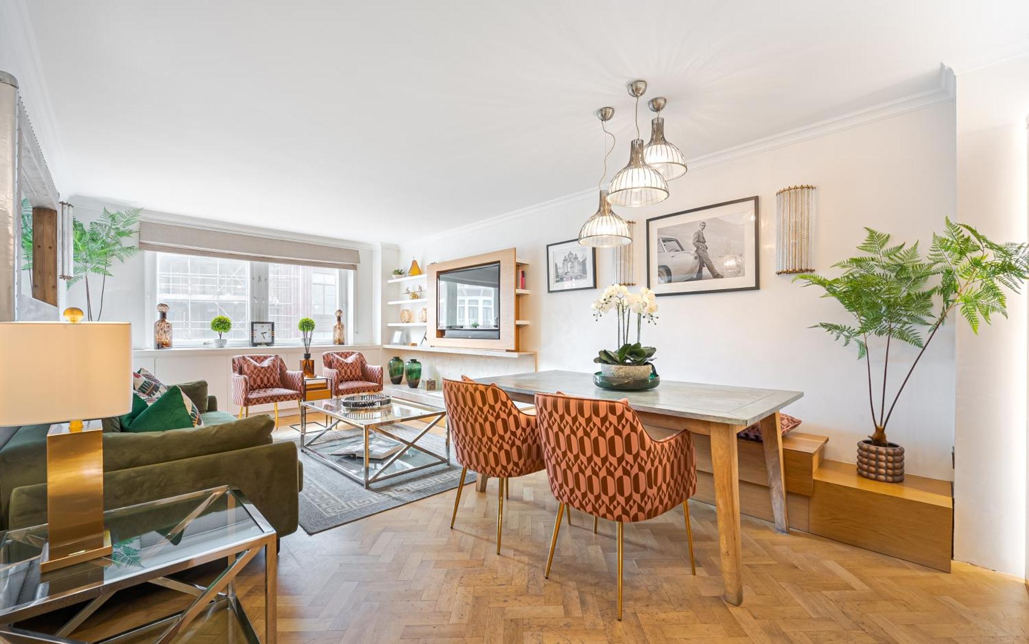 Modern Knightsbridge Apartment With Balcony Overlooking Harrods Prime Location 런던 외부 사진