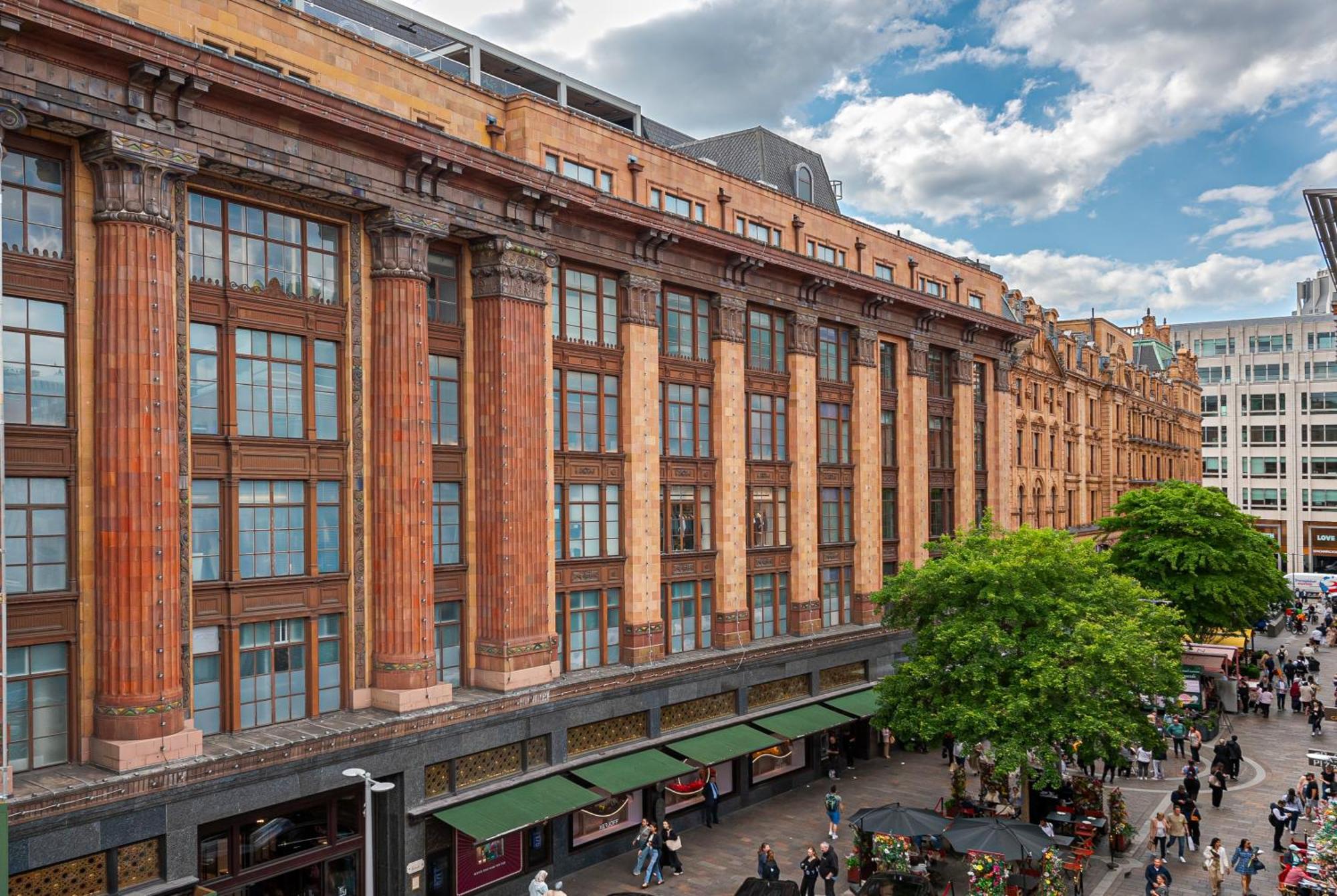 Modern Knightsbridge Apartment With Balcony Overlooking Harrods Prime Location 런던 외부 사진