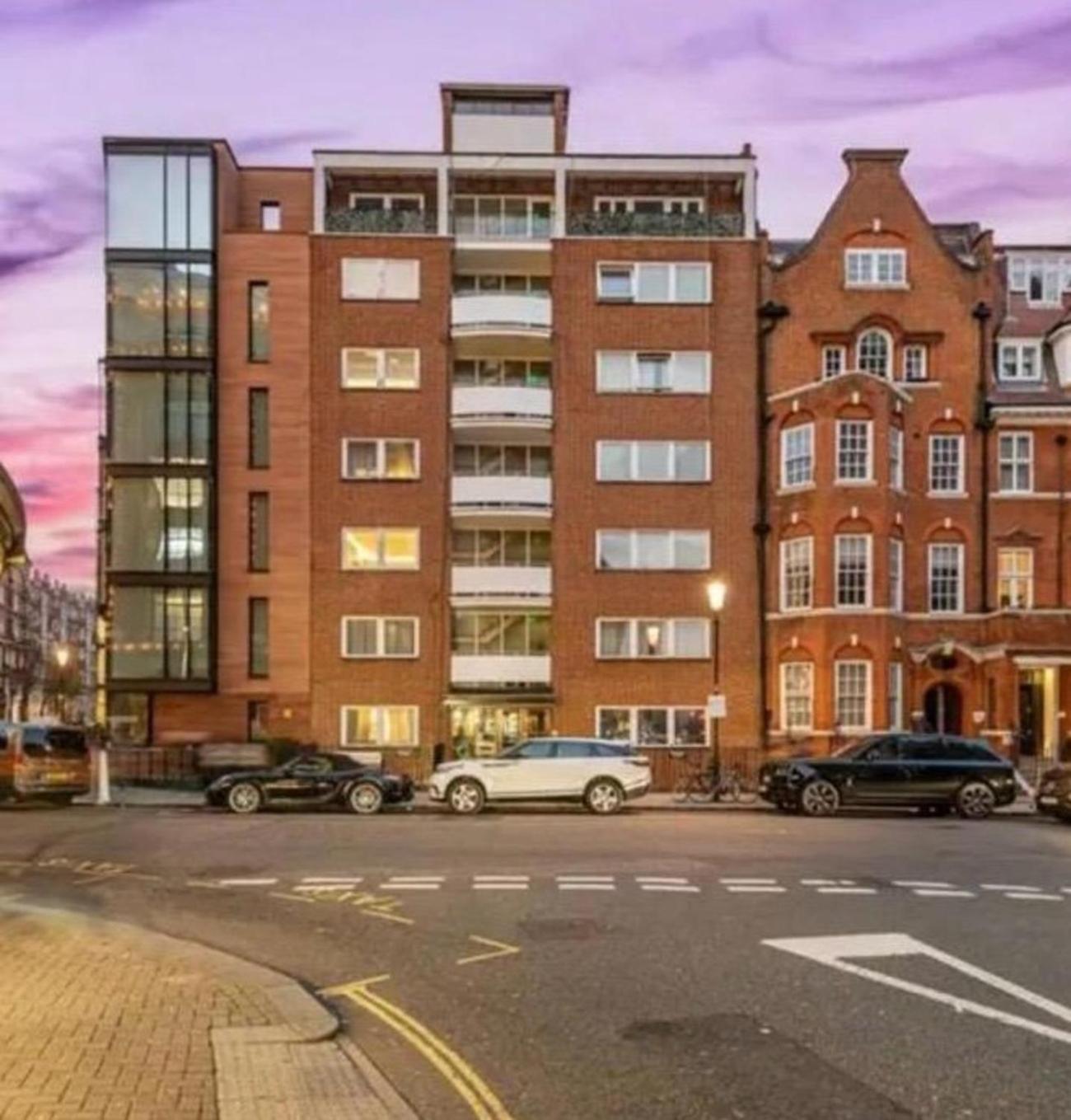 Modern Knightsbridge Apartment With Balcony Overlooking Harrods Prime Location 런던 외부 사진
