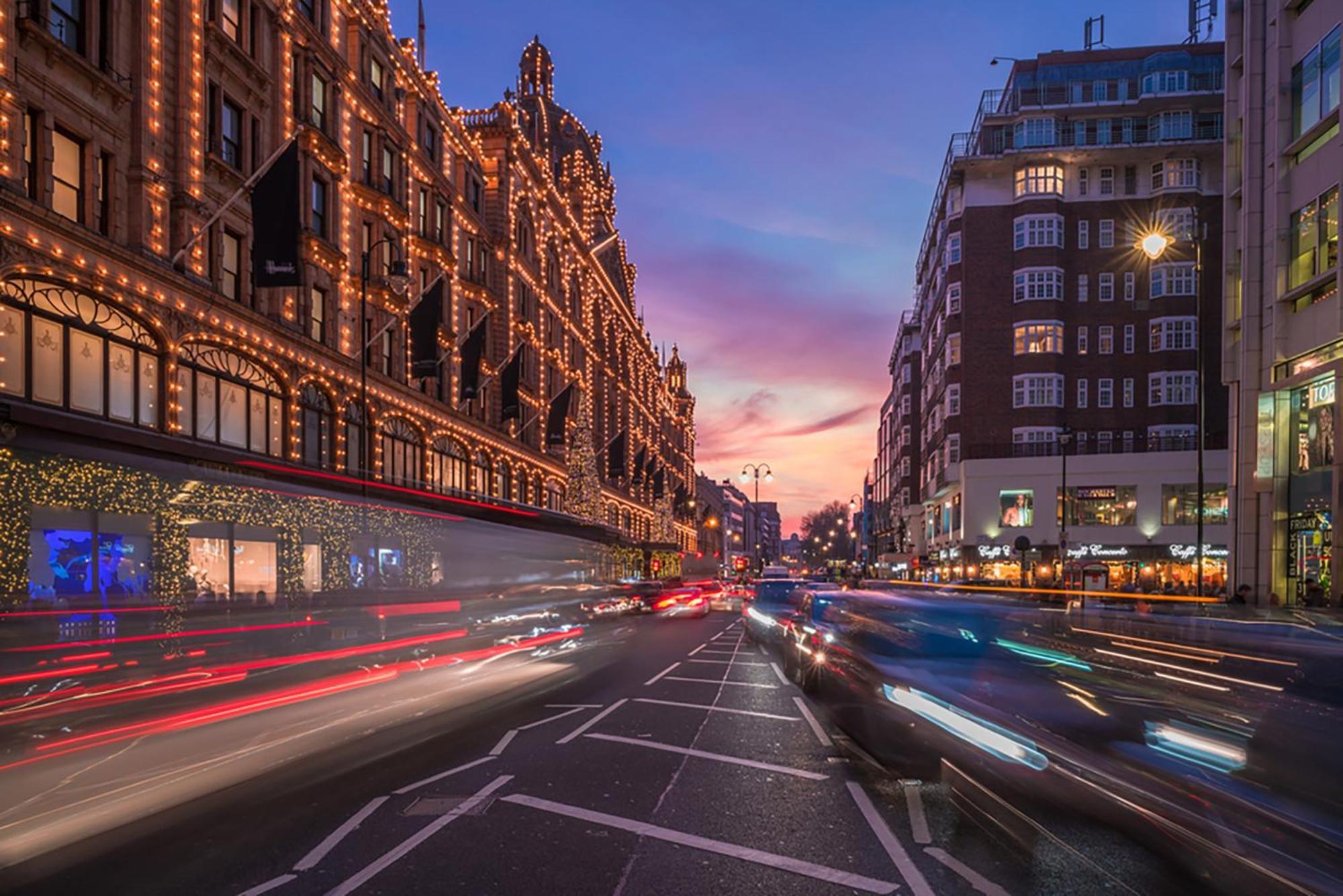 Modern Knightsbridge Apartment With Balcony Overlooking Harrods Prime Location 런던 외부 사진