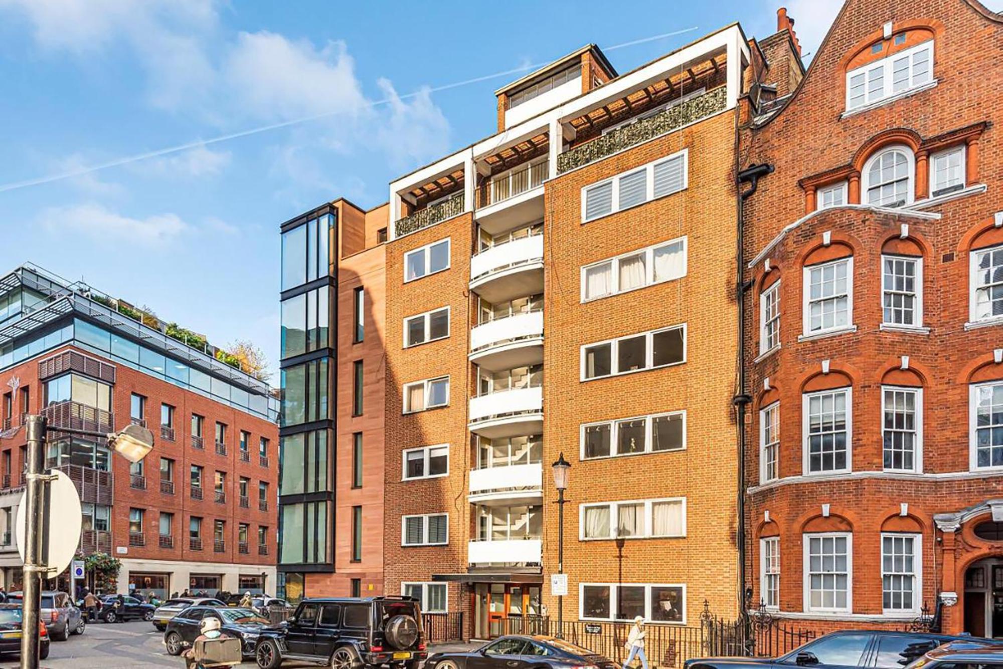 Modern Knightsbridge Apartment With Balcony Overlooking Harrods Prime Location 런던 외부 사진